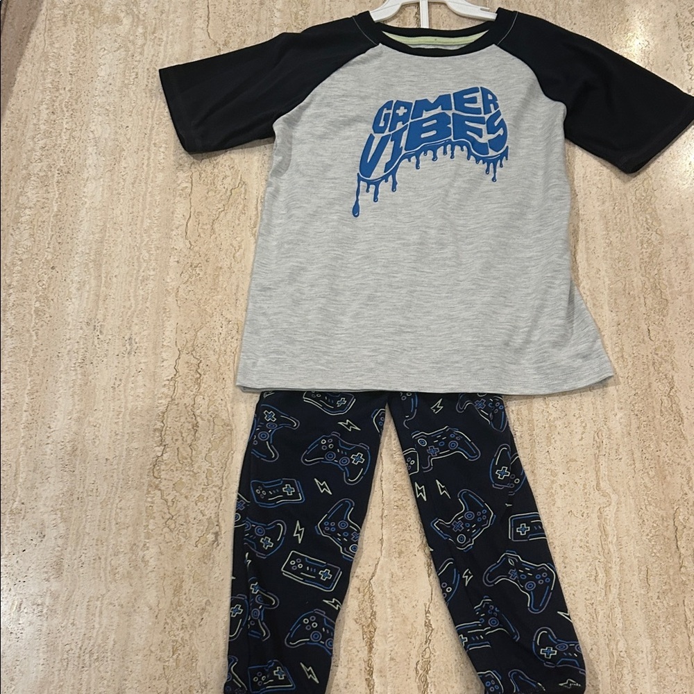 NEW 🆕 Gamer Vibes Kids Pajama Set - Gray and Black 7/8 years